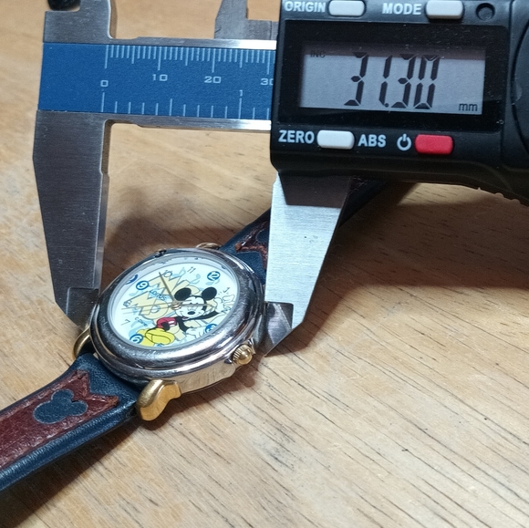 X Lorus Musical Mickey Mouse Silver case gold tone lugs and crown 3 hand - Picture 11 of 11